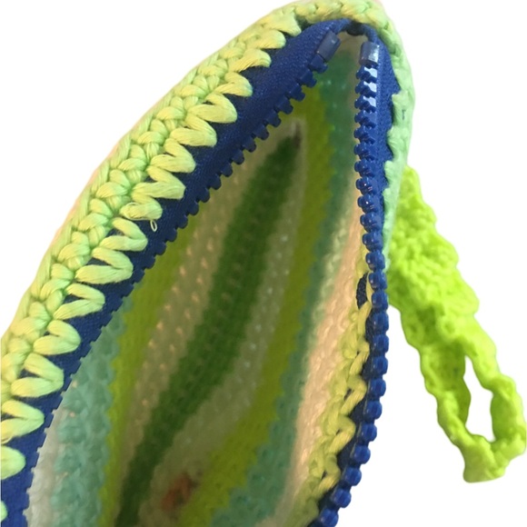 Handmade Crochet Glow In The Dark Wrist Strap Cellphone Bag - Picture 3 of 4